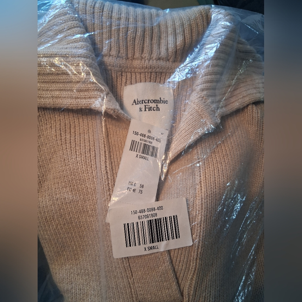 Abercrombie & Fitch  Knit Sweater - Picture 4 of 5